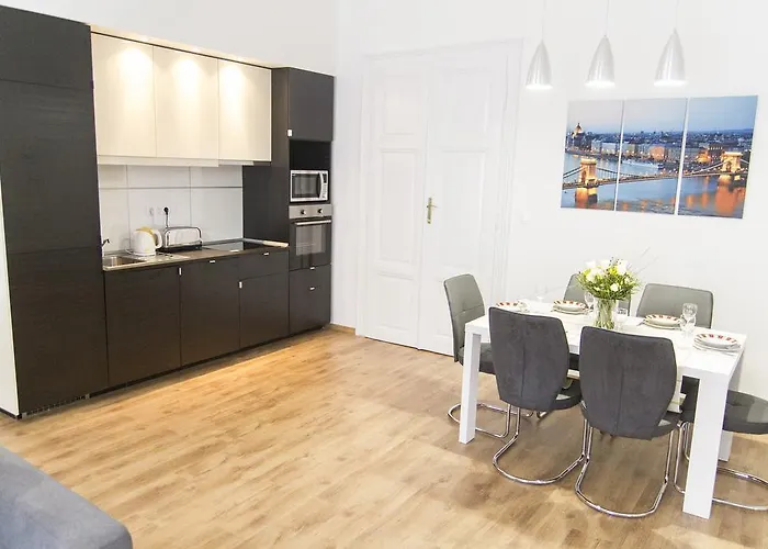 Luxury 2br By The Synagogue