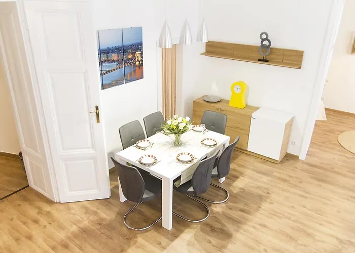 Luxury 2br By The Synagogue *