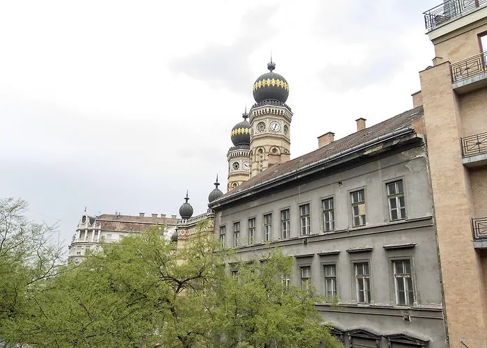 Luxury 2br By The Synagogue