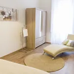 Luxury 2br By The Synagogue *