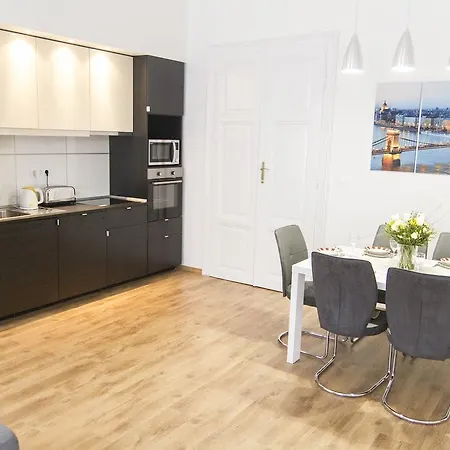 Luxury 2br By The Synagogue