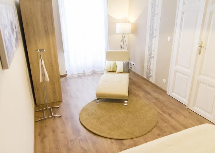 Daire Luxury 2br By The Synagogue