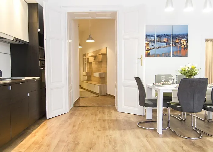 Luxury 2br By The Synagogue